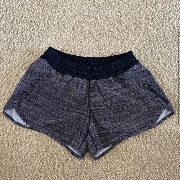 Lululemon Tracker Short IV 4way Strech 4’ Bit Point Ice Grey Black Size 10 - Picture 3 of 5